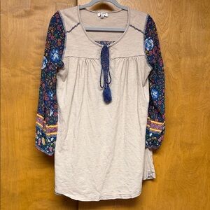 Umgee Beige Top with Floral Blue Sleeves, perfect for your spring wardrobe.